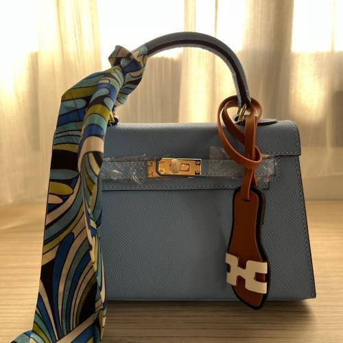 khaki Bag baby blue ميني كيلي ( سماوي)بالحجم الوسط...