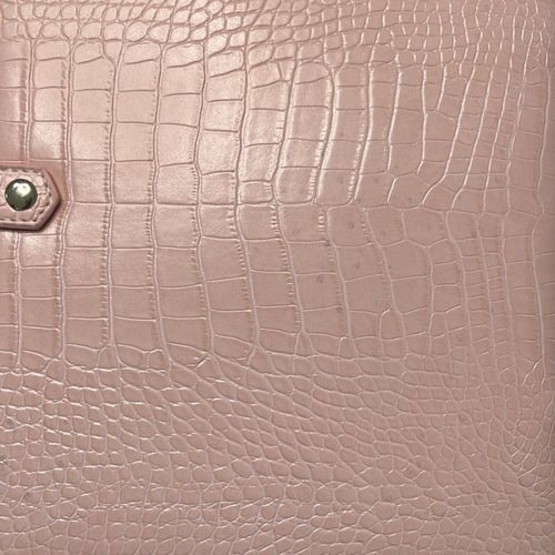 فولدر جلد وردي بجلد التمساح لوجود عيب في القطعه