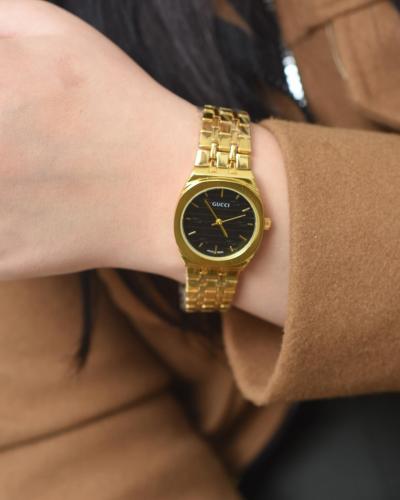 ساعة نسائي قوتشي متوفرة بالوان متعددة