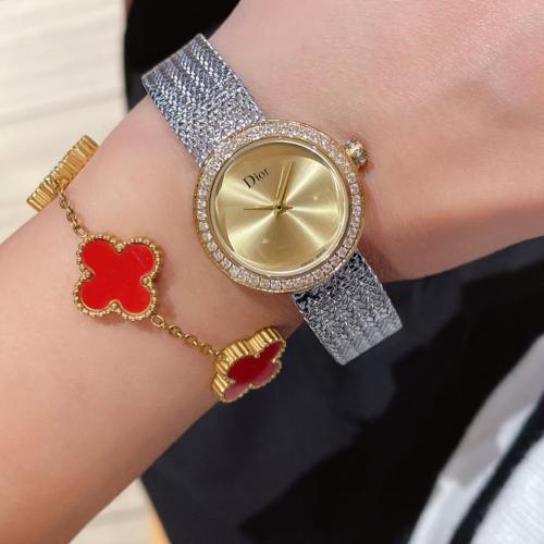 ساعة ديور نسائية