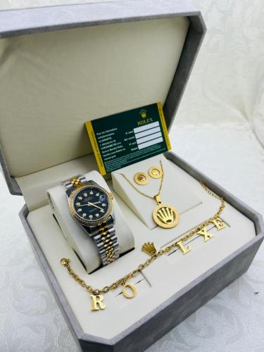 طقم ساعه بالاسم نسائي