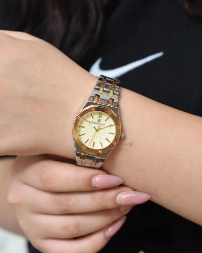 ساعة ادمر يياجيه نسائية