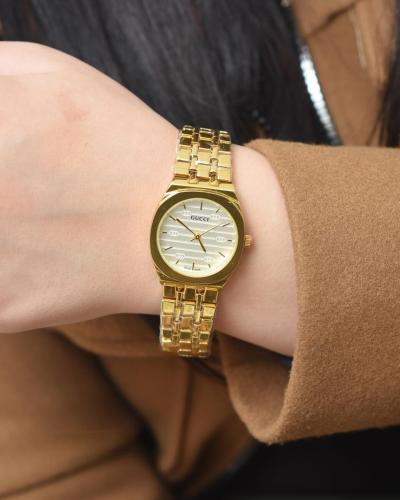 ساعة قوتشي نسائي ذهبي