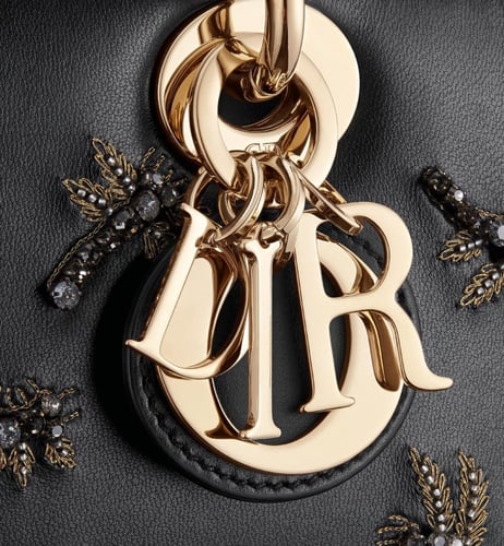 شنطه صغيره من دي جوي من ديور