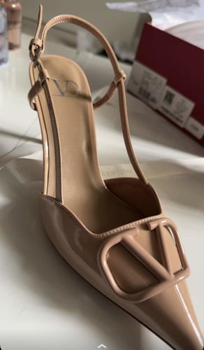 شوز فالنتينو غارافاني