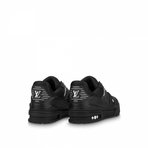 تراينر اسود لوقو ابيض LV