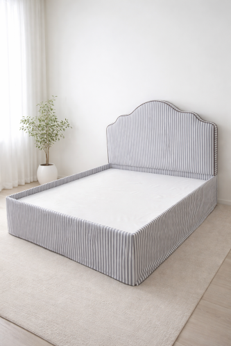 Classic bed - white and gray striped