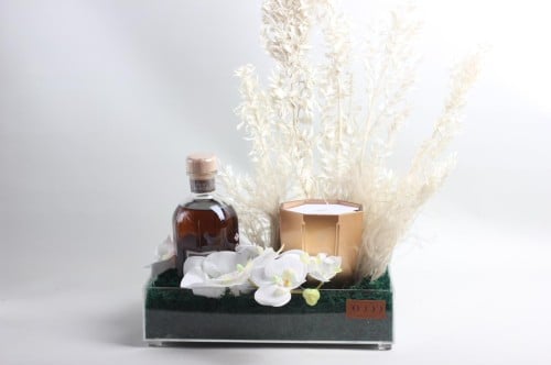 بوكس أكرليك يحتوي على الرسكوس الأبيض و الريش الأوف...