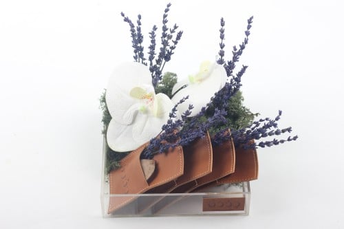 بوكس أكرليك يحتوي على ورد اللاڤندر و الأوركيد مع ٤...