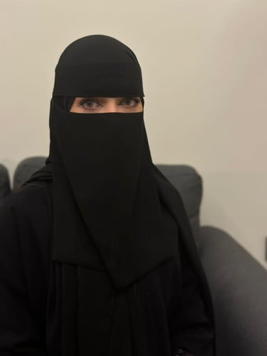 نقاب وسط بدون مرد