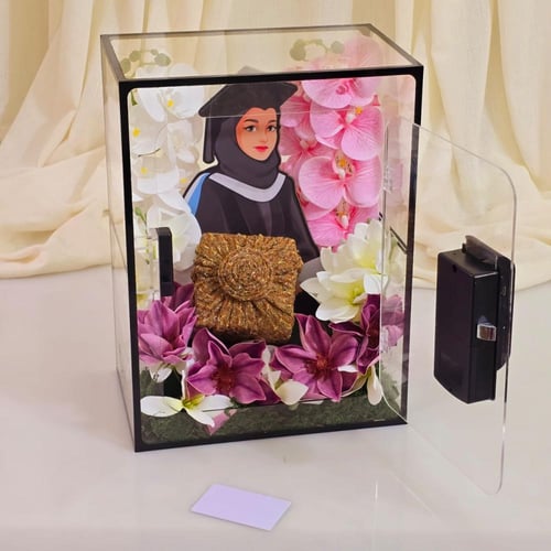 هدية تخرج لبنت بتنسيق ورد فاخر