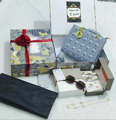 هدايا تخرج غير مكلفة من القمة