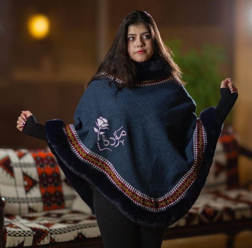 وشاح نسائي شتوي مع سدو