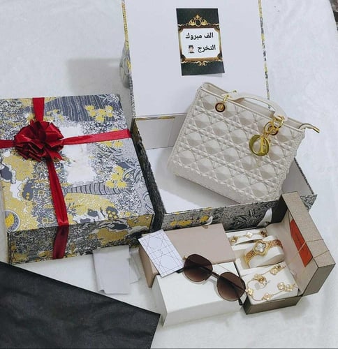 هدايا تخرج غير مكلفة من القمة