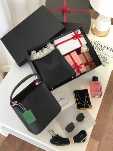 أفضل أفكار هدايا العيد الفاخرة للنساء