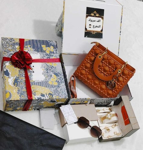 هدايا تخرج غير مكلفة من القمة