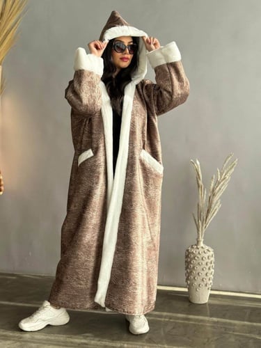 فروة نسائية جلد الغزال مع جيب و اكمام فرو