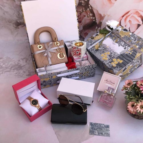 متجر هدايا ذكرى زواج فخم