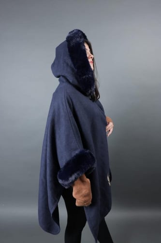 شال شتوي نسائي مع طاقية صوف – 8 ألوان