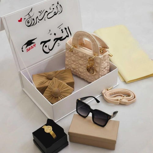 هدايا تخرج مع شنطة ونظارة وساعة