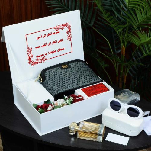 بوكس هدايا نسائية فخمة مع شنطة ومجموعة اكسسوارات