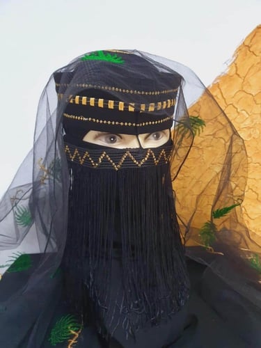 برقع يوم التاسيس مع طرحة