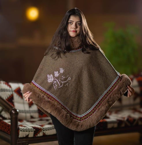 وشاح نسائي شتوي مع سدو