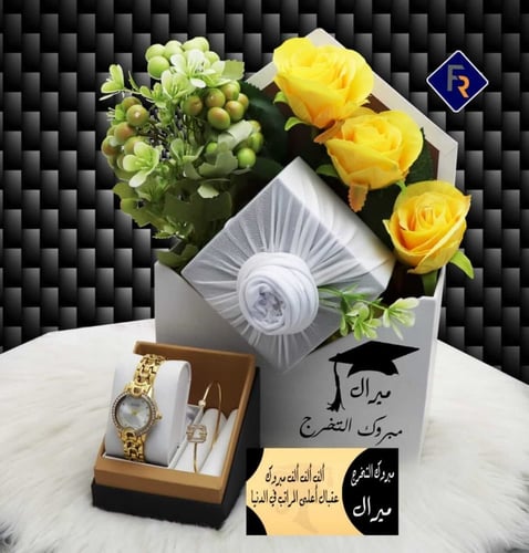 بوكس هديه للمتخرجين مع الورد