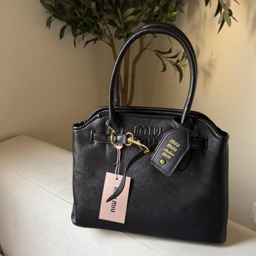 Miumiu Aventure- Black M