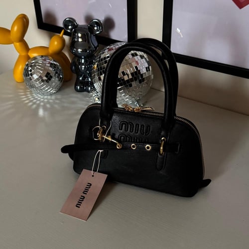 Miumiu Aventure- Black mini