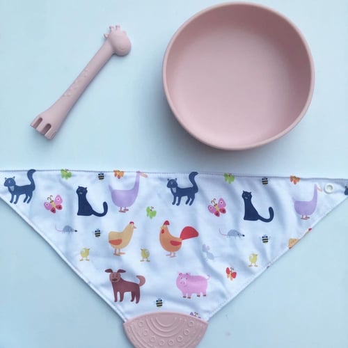 طقمي الاول للاكل 3 قطع مريله وملعقه وصحن