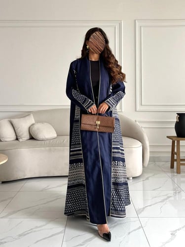 رقم العبايه 733 / القماش كريب ملكي / القصه نص كلوش...