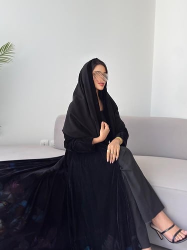 عبايه رقم 887 / القماش مخمل شتوي / القصه نص كلوش /...