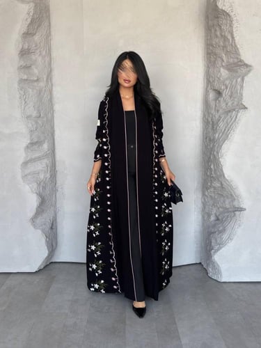 عبايه رقم 855 / القماش شيفون مبطن مع كريب المستقبل...