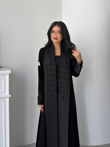 رقم العبايه 934 / القماش كريب المستقبل كوري / القص...