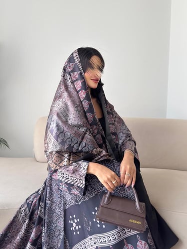 عبايه رقم 848 / القماش حرير / القصه نص كلوش