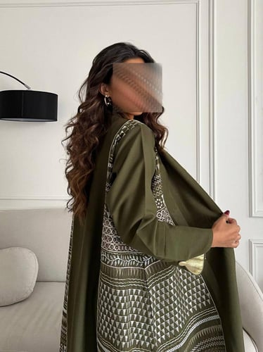 رقم العبايه 633 / القماش كريب لمار / القصه نص كلوش...