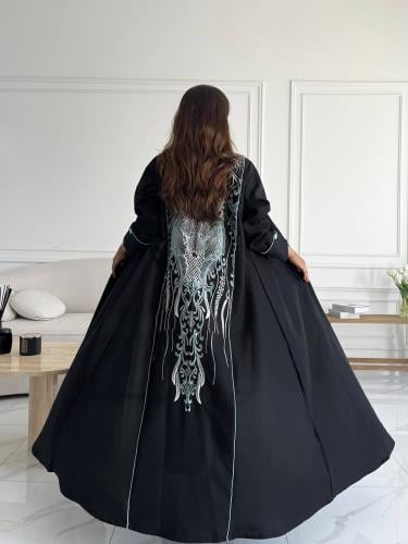 رقم العبايه 628 / القماش كريب كوري / القصه نص كلوش...