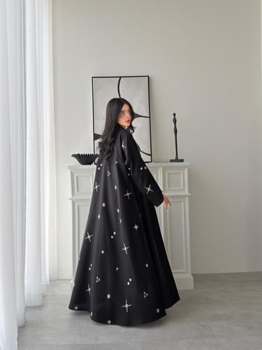 عبايه رقم 920 / القماش كريب المستقبل كوري / متوفره...