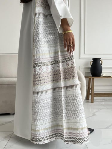 رقم العبايه 658 / القماش كريب لمار / القصه نص كلوش...