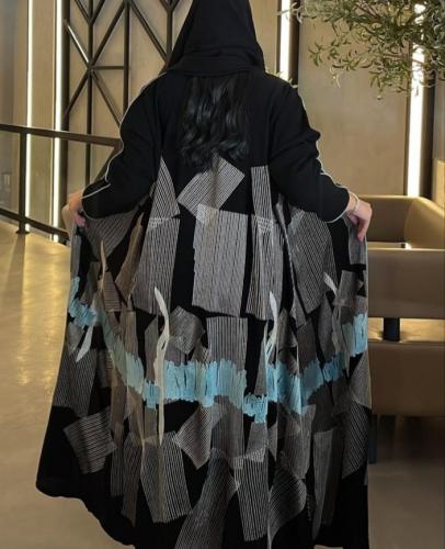 رقم العبايه 515 / القماش كريب المستقبل كوري / التط...