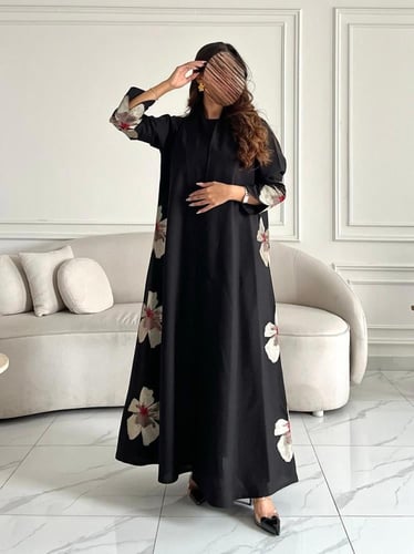 رقم العبايه 732 / القماش كريب المستقبل كوري / القص...