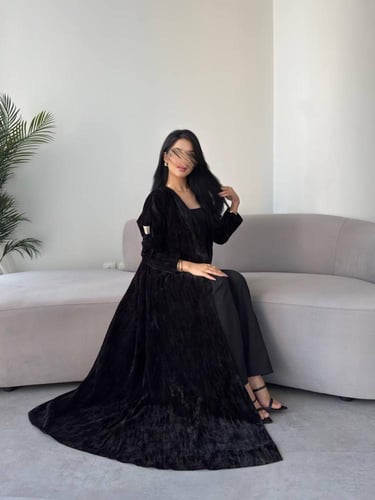 عبايه رقم 883 / القماش مخمل شتوي مبطن / القصه نص ك...