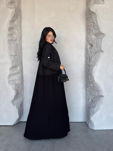 عبايه رقم 899 / القماش جاكار مع قماش كريب / القصه...