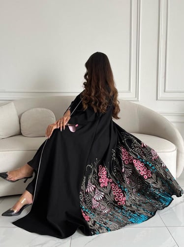 رقم العبايه 725 / القماش كريب المستقبل كوري / القص...