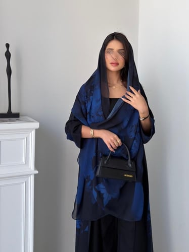 رقم العبايه 947 / القماش شيفون ناعم مع بطانه مع طر...