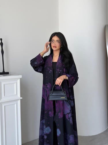 رقم العبايه 952 / القماش شيفون ناعم مع بطانه مع طر...