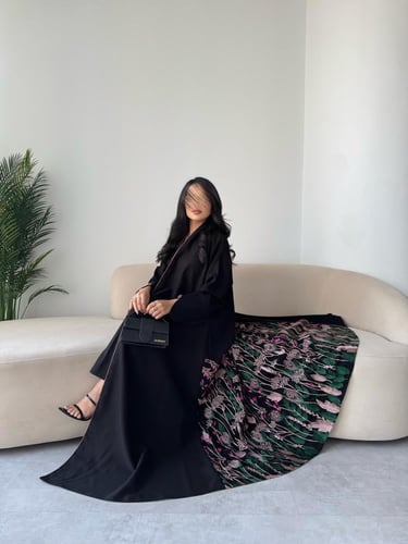 عبايه رقم 871 / القماش كريب المستقبل كوري /التطريز...