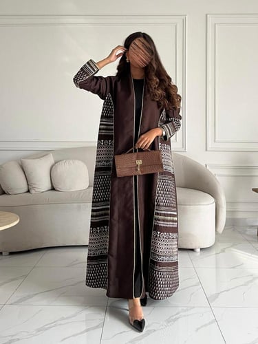 رقم العبايه 723 / القماش كريب لمار / القصه نص كلوش...