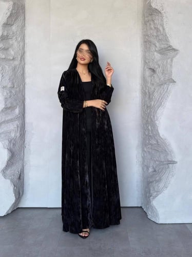 عبايه رقم 883 / القماش مخمل شتوي مبطن / القصه نص ك...